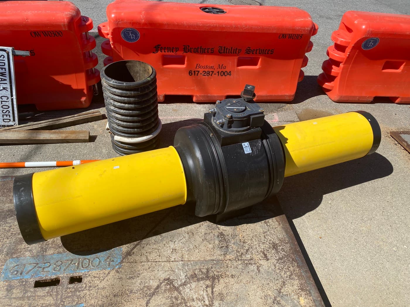 Gate valve with wedge-shaped gate for on-off flow control in industrial applications