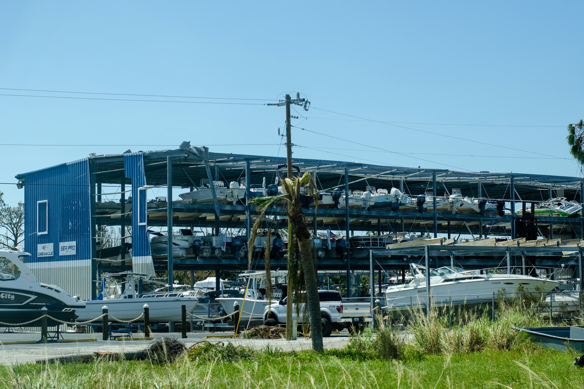 Large-scale engineering, procurement, and construction projects with comprehensive valve solutions